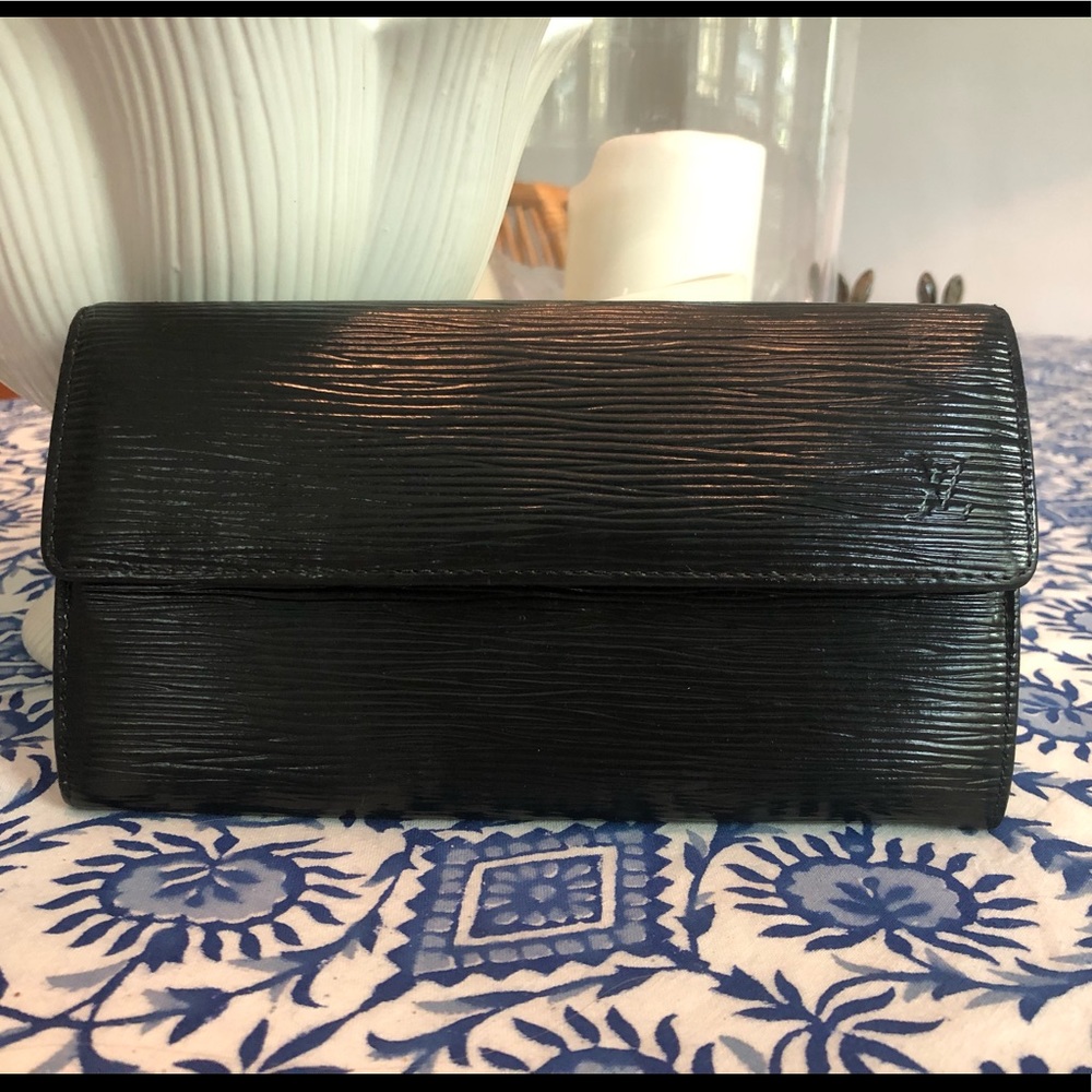 Louis Vuitton Epi leather wallet - 100% auth
